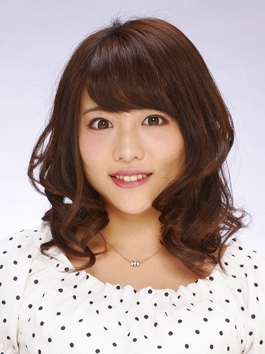 外ハネと内巻きのMIXでふんわり愛されガールに