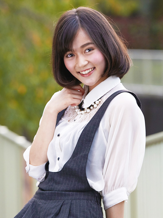 女の子から女性へちょっと背伸びするミディアムボブ